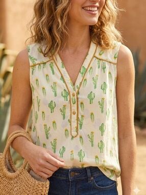 ModCloth Cactus Print Sleeveless Blouse S White Green Novelty Desert Piped